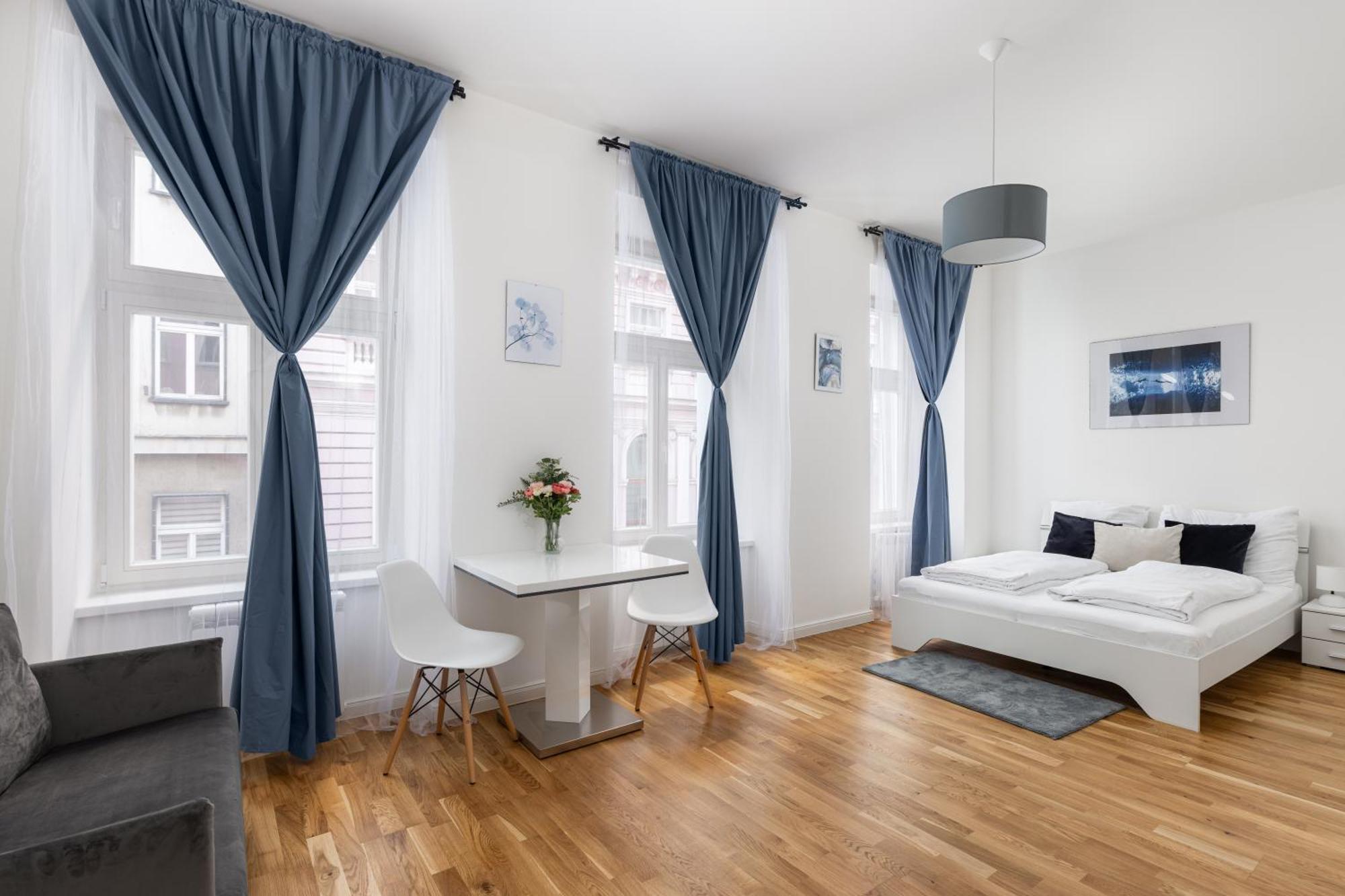 Stay2Gether Blue Vibe Studio - Metro Florenc Prague Ngoại thất bức ảnh