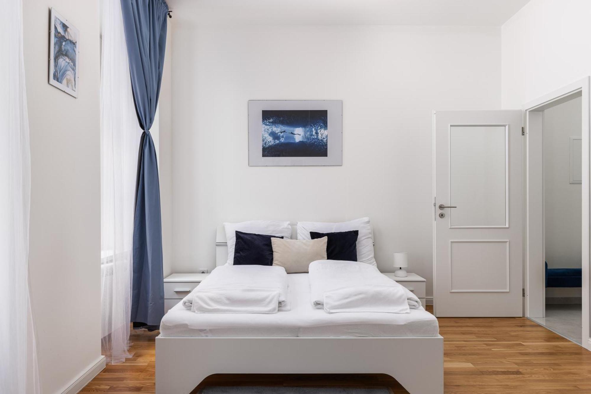 Stay2Gether Blue Vibe Studio - Metro Florenc Prague Ngoại thất bức ảnh